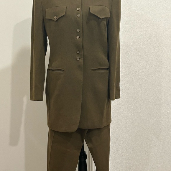 Jones of New York 2 pice suit - Picture 1 of 8